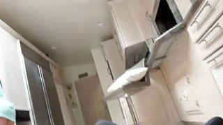 渡假胜地巧遇落单女！鼓起勇气搭讪竟然愿意到我房间...三点超嫩让我大方享用 (下集完整版)